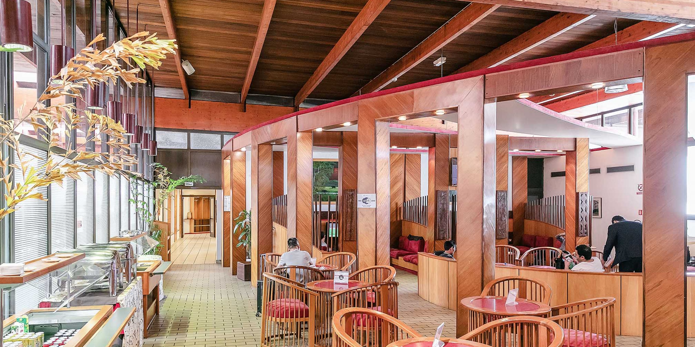 Salon Samba at Leon M'ba International Airport (LBV)