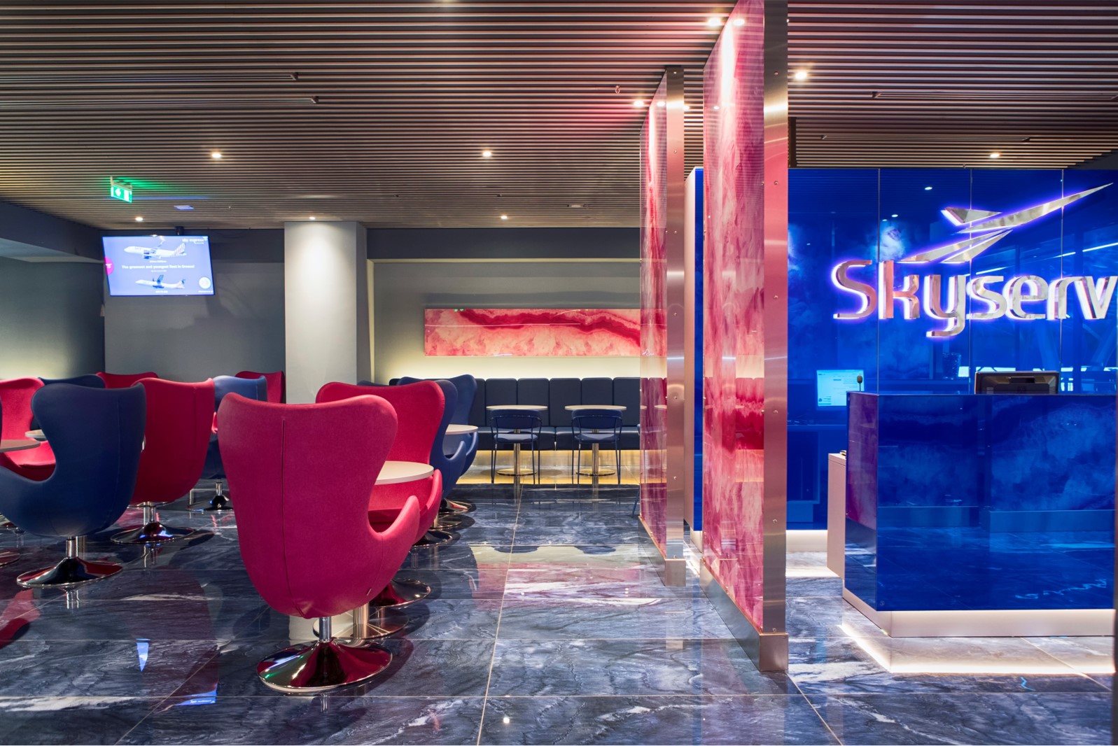 Skyserv Lounge atmosphere, image 5