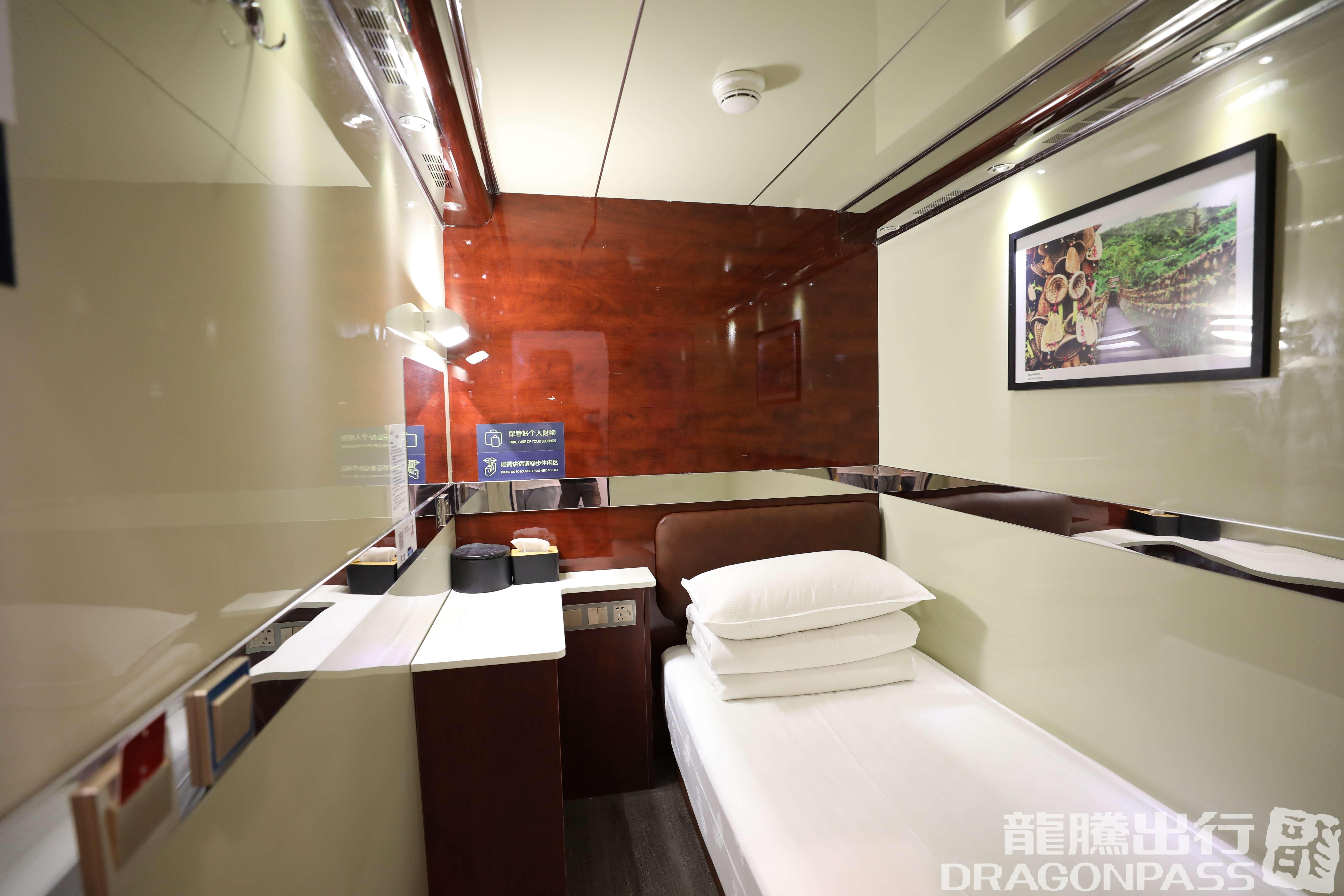 Sleeping in Airport Hotel – photos 4