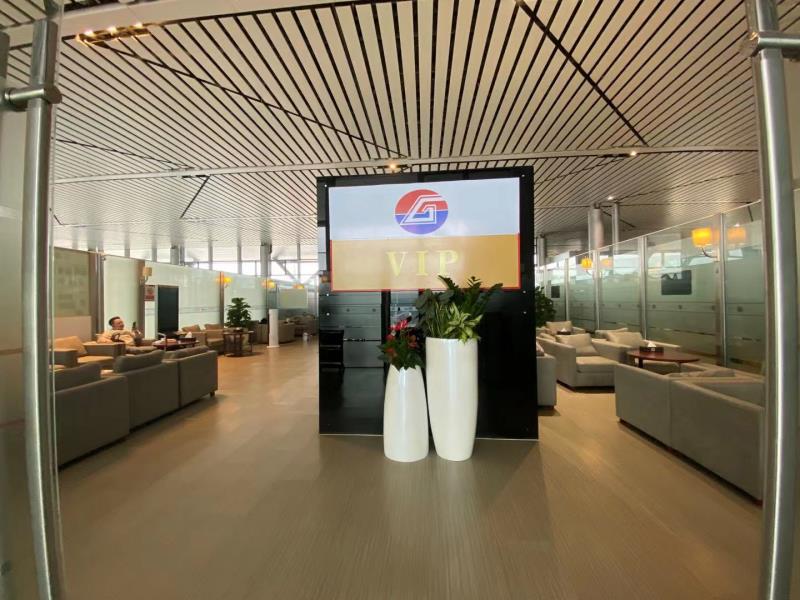 First Class Lounge atmosphere, image 3