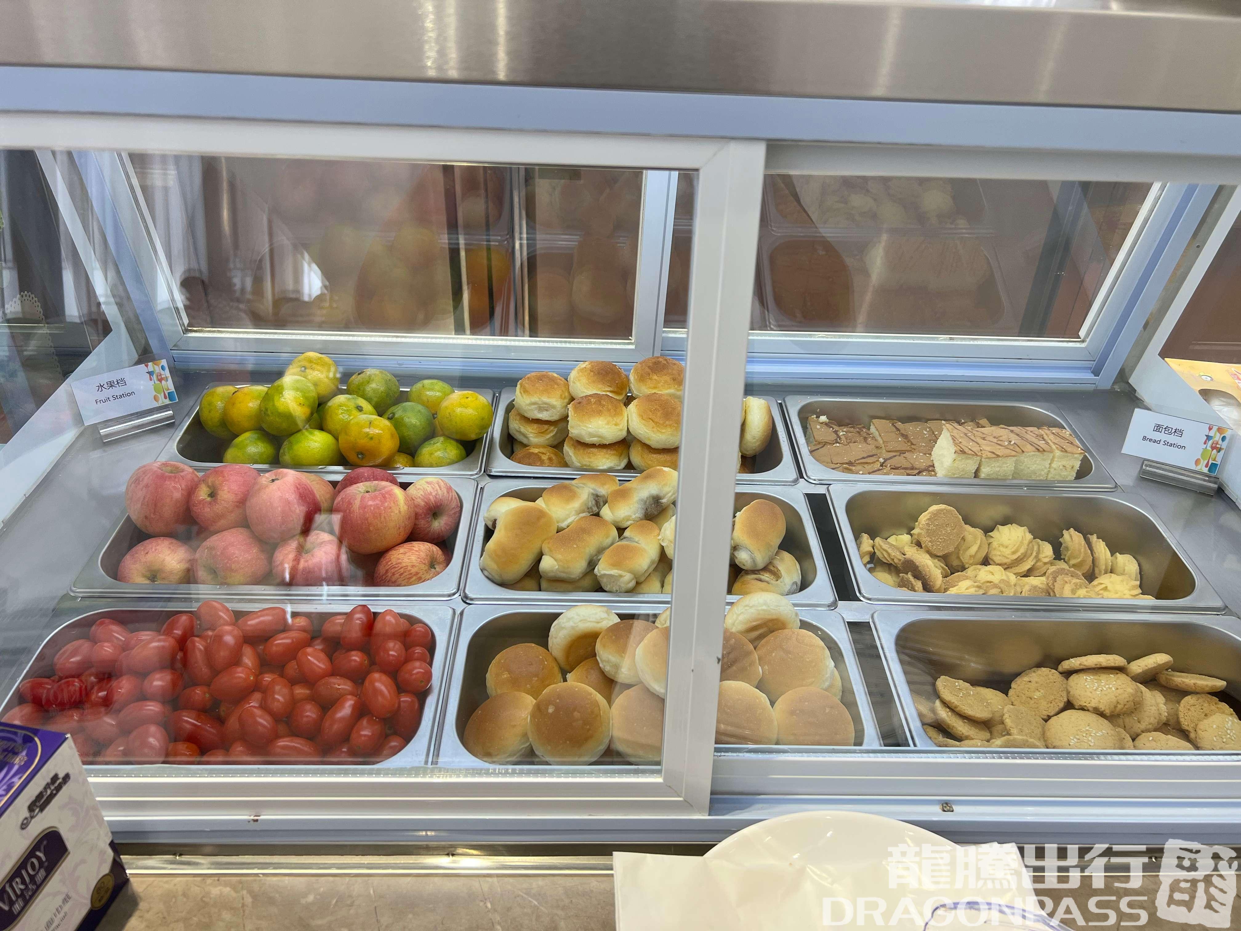 V2 First Class Lounge – photos 6