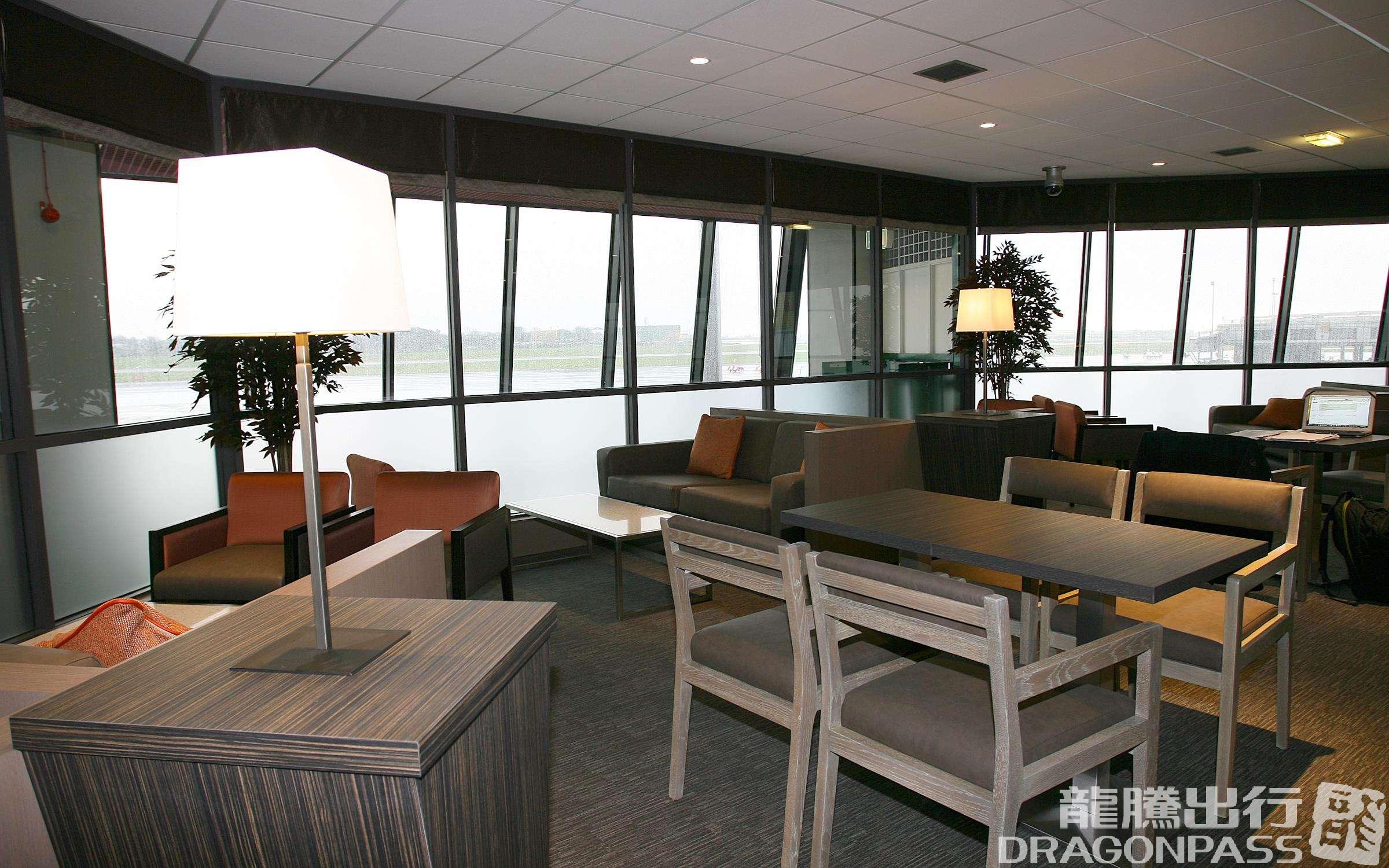 The Causeway Lounge - 1