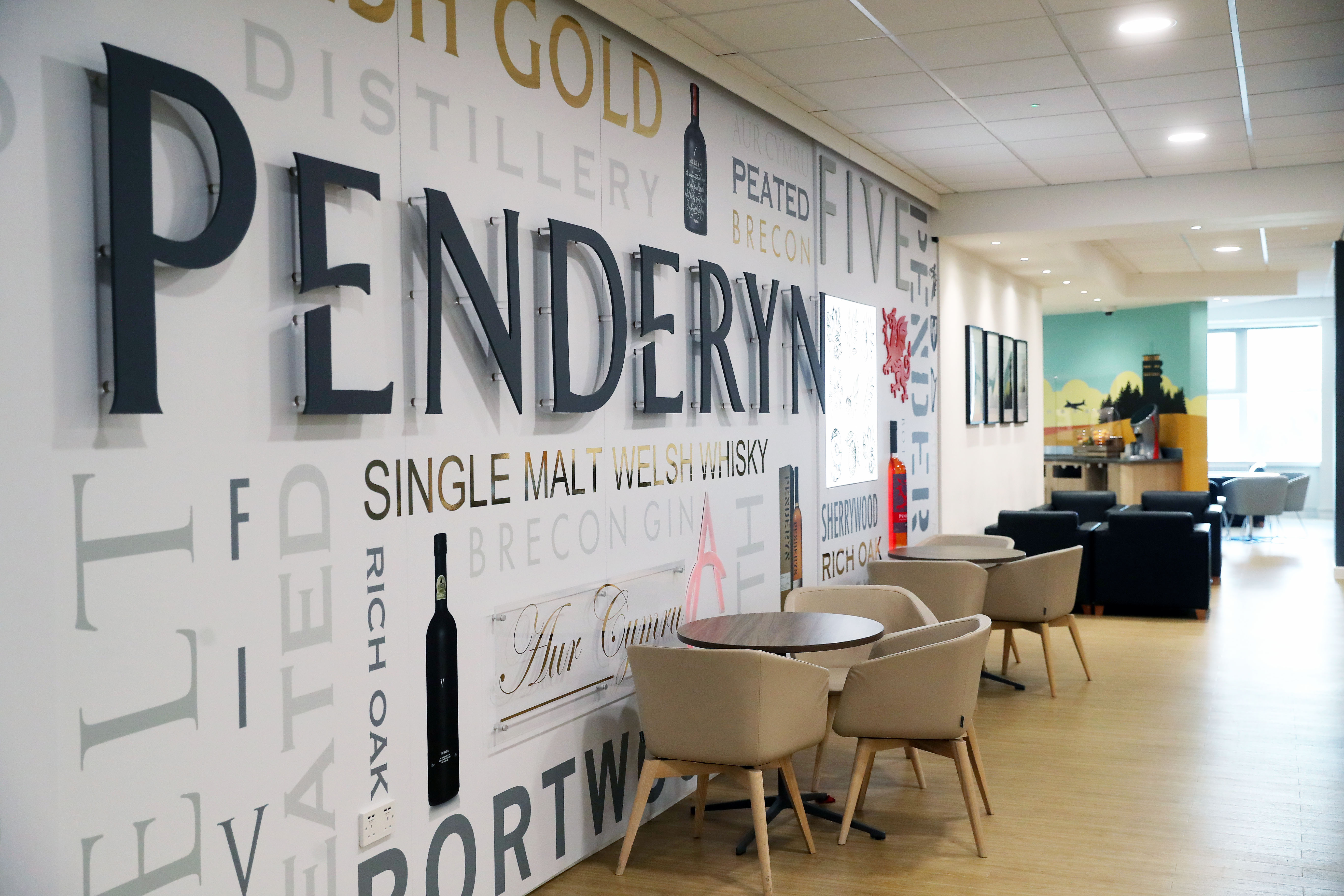 Executive Lounge atmosphere, image 5
